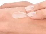 Vichy Mineral 89 - Укрепляющий и наполняющий гиалуроновый бустер для области вокруг глаз, 15 мл — фото 2