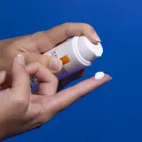 La Roche-Posay Anthelios Age Correct - Защитный крем для лица против старения кожи SPF 50, 50 мл — фото 6