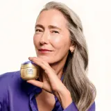 Shiseido Vital Perfection Concentrated Supreme Cream - Крем укрепляющий, уменьшающий морщины, 50 мл — фото 7