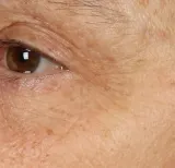 Clinique Smart Clinical Repair Overnight Recovery Cream + Mask - Увлажняющий крем и ночная регенерирующая и омолаживающая маска для лица, 50 мл — фото 4