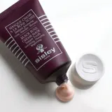 Sisley Black Rose Cream Mask - Крем-маска, уменьшающая признаки старения, интенсивно увлажняющая, 60 мл — фото 3