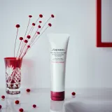 Shiseido Generic Skincare Clarifying Cleansing Foam - Активная очищающая пенка, 125 мл — фото 3