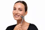 Массажёр для лица Notino Spa Collection роликовый, V-образный, металлический, 15 × 5 см Silver — фото 8