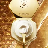 GUERLAIN Abeille Royale Honey Treatment Day Cream - Упругий антивозрастной дневной крем для лица, 50 мл — фото 8