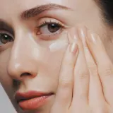 Shiseido Future Solution LX New Eye and Lip Contour Regenerating Cream - Крем омолаживающий для контура глаз и губ, 17 мл — фото 2