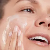 Elemis Dynamic Resurfacing Facial Wash - Гель для очищения кожи с эффектом смягчения — фото 4