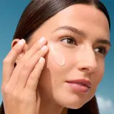 Biotherm Aquascreen Activewear Daily UV Fluid SPF 50+ - Крем для лица SPF 50+, 40 мл — фото 5