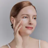 WHAMISA Organic Flowers Eye Essence - Сыворотка для глаз с отбеливающим эффектом и антивозрастным действием, 30 мл — фото 6