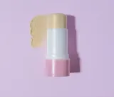 hello sunday the shimmer one mineral glow stick - Минеральный защитный стик для чувствительных участков SPF 45, 20 г — фото 4