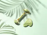 Zoë Ayla Luxurious Jade Crystal Roller - Массажный ролик для лица, 1 шт — фото 2