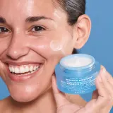 Peter Thomas Roth Water Drench Hyaluronic Cloud Rich Barrier Moisturizer - Богатый увлажняющий крем, восстанавливающий защитный барьер кожи, 50 мл — фото 8