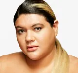 MAC Cosmetics Strobe Dewy Skin Tint - Увлажняющий тонизирующий крем, 30 мл, оттенок Medium 2 — фото 3