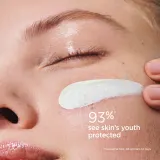 Clarins Sun Care Youth-Protecting Sunscreen - Солнцезащитный крем для лица SPF 50+, 50 мл — фото 4