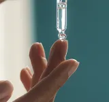 Collistar Attivi Puri Vitamin C + Alfa-Arbutina - Сыворотка для лица с витамином C, которая придает сияние, 30 мл — фото 2