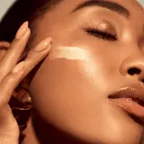 OLEHENRIKSEN Truth Banana Bright+ Instant Glow Moisturizer - Розовый крем для лица с витамином C, 50 мл — фото 4