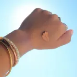 SeventyOne Feel Golden SPF30 - Тонизирующий солнцезащитный флюид для лица SPF 30, 40 мл — фото 2