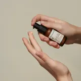 Perricone MD Vitamin C Ester Dark Spot Treatment - Интенсивный уход против пигментации кожи, 30 мл — фото 3
