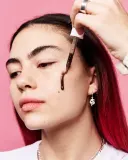 Carbon Theory Charcoal, Tea Tree Oil & Vitamin E - Регенерирующее ночное сыворотка с омолаживающим эффектом для проблемной кожи, 30 мл — фото 3