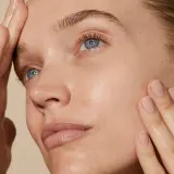 Omorovicza Queen Essence - Увлажняющая эссенция с гиалуроновой кислотой, 100 мл — фото 5