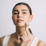 Zoë Ayla Rose Quartz Luxurious Facial Roller - ролик для массажа лица, 1 шт — фото 2