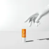 Vichy Capital Soleil Ideal Soleil - Защитный стик для чувствительных участков SPF 50+, 9 г — фото 4