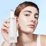MAC Cosmetics Hyper Real Fresh Canvas Cleansing Oil - Нежное масло для снятия макияжа, 200 мл — фото 4