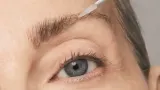 Сыворотка для ресниц и бровей Estee Lauder Turbo Lash Night Revitalizing Serum ночная, с гиалуроновой кислотой и пантенолом, 6 мл — фото 4
