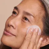Peter Thomas Roth EVEN SMOOTHER Glycolic Retinol Resurfacing Peel Pads - Отшелушивающие ночные пластыри для лица — фото 3