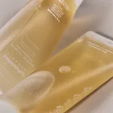 WHAMISA Organic Flowers Foaming Gel - Очищающий и успокаивающий пенящийся гель для демакияжа, 150 мл — фото 3