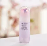 Shiseido White Lucent Illuminating Micro-Spot Serum - Сыворотка для лица, корректирующая и осветляющая пигментные пятна, 30 мл — фото 2