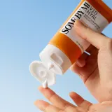 Some By Mi V10 Hyal Air Fit Sunscreen - Легкий защитный крем для лица SPF 50+, 50 мл — фото 7