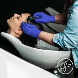 Перчатки нитриловые Espeon Nitril Moistcare3 Dark Blue одноразовые, с витамином E и глицерином, 2 × 50 шт — фото 2