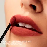 Gucci Gucci Beauty Rouge à Lèvres Matte Lipstick - Матовая жидкая помадка, 6.5 мл, оттенок 203 Mildred Rosewood — фото 5