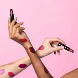 ARTDECO Perfect Color - Кремовая помада с шелковистым финишем, 4 г, оттенок 926 Dark Raspberry — фото 4