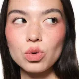MAC Cosmetics Powder Kiss Lip + Cheek Mousse - Универсальный косметический продукт для макияжа губ и щек, 5 мл, оттенок Mull It Over — фото 6