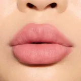 MAC Cosmetics Powder Kiss Lip + Cheek Mousse - Универсальный косметический продукт для макияжа губ и щек, 5 мл, оттенок Velvet Teddy — фото 7