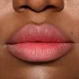 MAC Cosmetics Powder Kiss Lip + Cheek Mousse - Универсальный косметический продукт для макияжа губ и щек, 5 мл, оттенок Creamsicle — фото 5