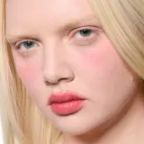 MAC Cosmetics Powder Kiss Lip + Cheek Mousse - Универсальный косметический продукт для макияжа губ и щек, 5 мл, оттенок Ruby Boo — фото 4