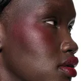 MAC Cosmetics Powder Kiss Lip + Cheek Mousse - Универсальный косметический продукт для макияжа губ и щек, 5 мл, оттенок M·A·CSmash — фото 4