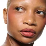 MAC Cosmetics Powder Kiss Lip + Cheek Mousse - Универсальный косметический продукт для макияжа губ и щек, 5 мл, оттенок Devoted To Chili — фото 5