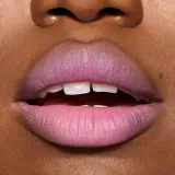 MAC Cosmetics Powder Kiss Lip + Cheek Mousse - Универсальный косметический продукт для макияжа губ и щек, 5 мл, оттенок Something Borrowed — фото 7