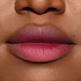 MAC Cosmetics Powder Kiss Lip + Cheek Mousse - Универсальный косметический продукт для макияжа губ и щек, 5 мл, оттенок Date Night — фото 5