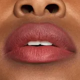 MAC Cosmetics Powder Kiss Hazy Matte - Матовая помада, 3.5 г, оттенок Dubonnet Buzz — фото 5