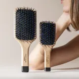 Hair Rituel by Sisley The Pocket Brush Radiance & Softness - Щетка для придания блеска и смягчения волос, 1 шт — фото 5