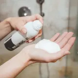 Пенка для душа BusyB Lily Lemon Shower Foam очищающая, с миндальным маслом, 200 мл — фото 3