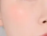 Banila Co. Romantic Blush - Многофункциональный косметический продукт для макияжа губ и щек, придающий идеальный вид, 3.7 г, оттенок 12 Peach Mousse — фото 3