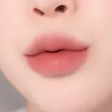 Banila Co. Romantic Blush - Многофункциональный косметический продукт для макияжа губ и щек, придающий идеальный вид, 3.7 г, оттенок 13 Cream Coral — фото 2