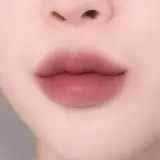 Banila Co. Romantic Blush - Многофункциональный косметический продукт для макияжа губ и щек, придающий идеальный вид, 3.7 г, оттенок 10 Toffe Chocolate — фото 2