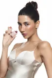 Banila Co. Romantic Blush - Многофункциональный косметический продукт для макияжа губ и щек, придающий идеальный вид, 3.7 г, оттенок 10 Toffe Chocolate — фото 5