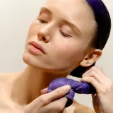 Hair Rituel by Sisley Blonde, White & Grey Beautifying Hair Care Mask - Маска для волос - нейтрализующий шампунь для рыжих оттенков, 200 мл — фото 2